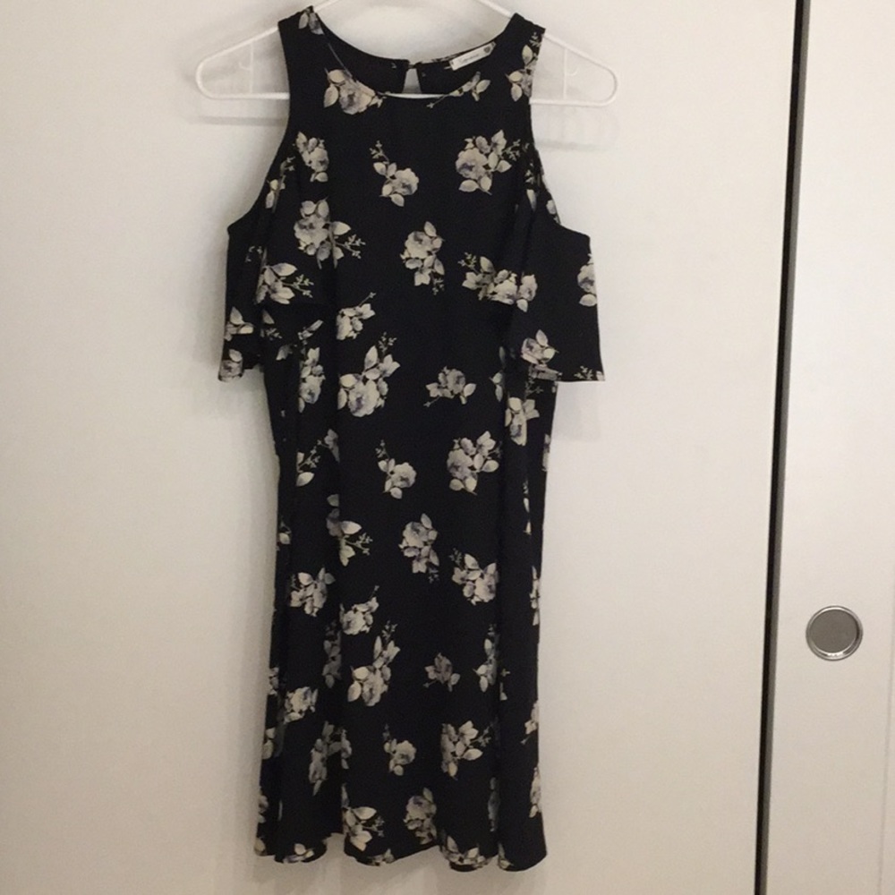 Soprano off the shoulder floral shift dress